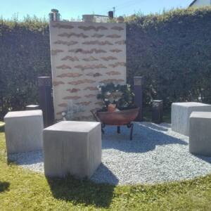 Betonstein Sitzquader grau