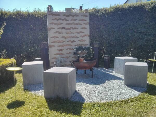 Betonstein Sitzquader grau