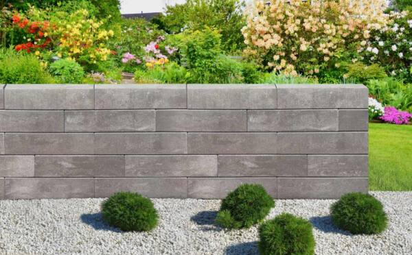 Betonstein Mauer grau-weiß