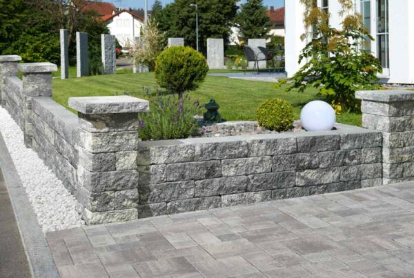 Betonstein Mauer nero bianco