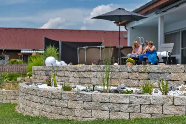 Betonstein Mauer muschelkalk