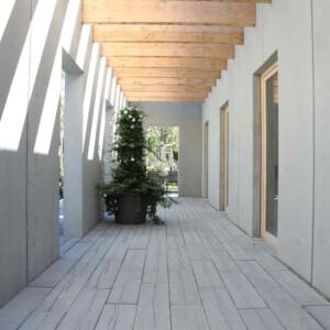 Betonstein Platte grau Holzoptik