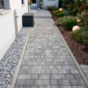 Betonstein Pflaster grau-schwarz